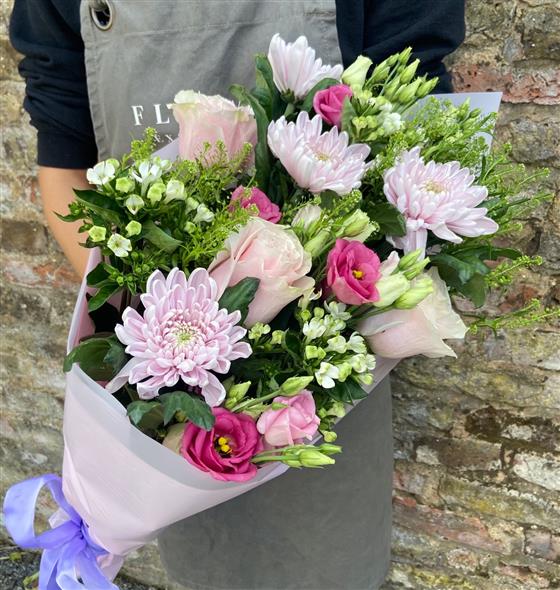 Presentation bouquet of seasonal flowers